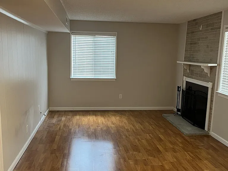 1504 Waldon Ct — Photo 4