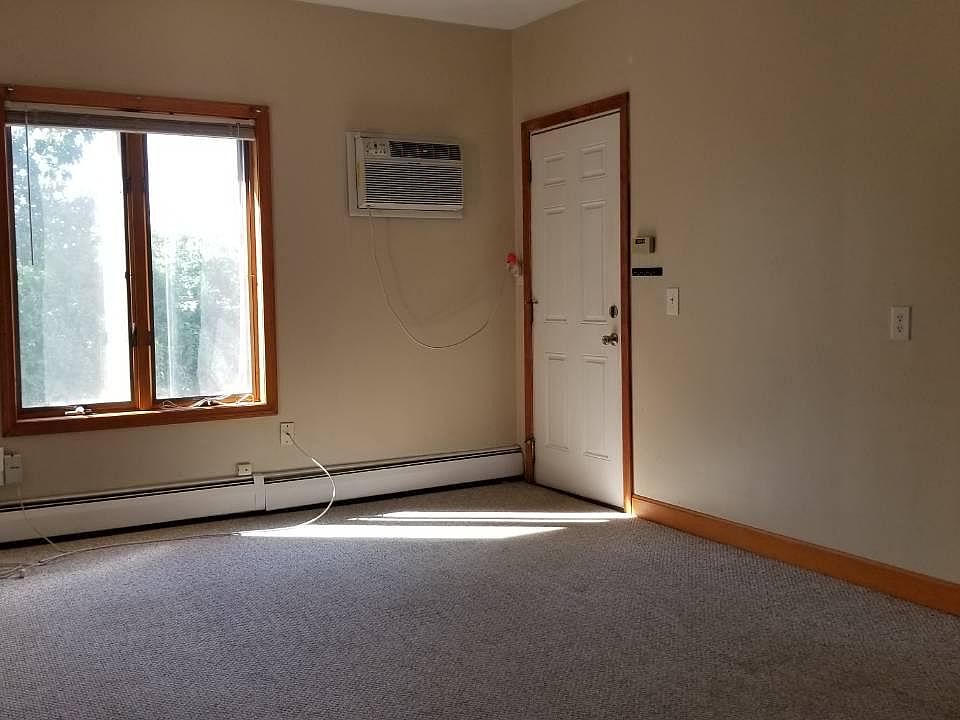 15 Tiogue Ave West Warwick, RI Zillow Apartments for Rent in West Warwick