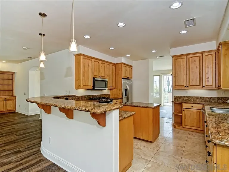 1820 Malden St — Photo 21