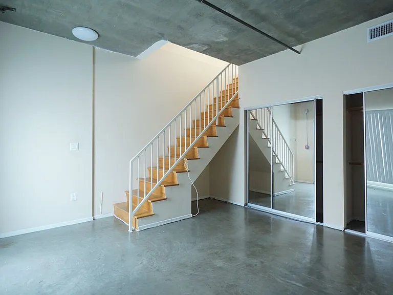 922 W 23rd St #201 — Photo 14