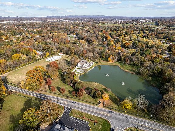2nd image of 1261 Lewisburg Park