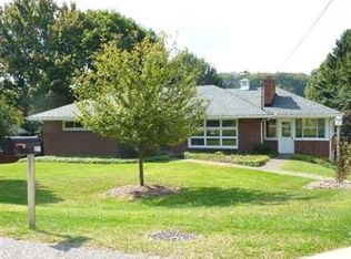 211 Killarney Rd, Wexford, PA 15090