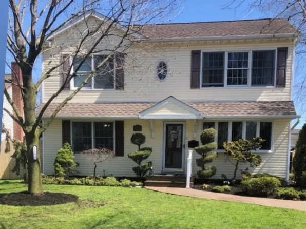 1009 Huckleberry Road, North Bellmore, NY 11710