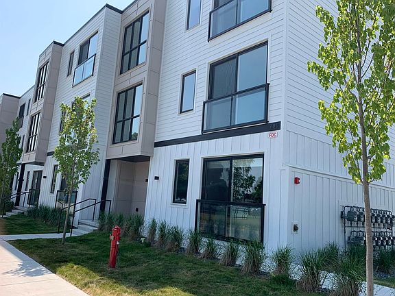 2nd image of 705 Cypress St #206