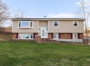 11 Sycamore Dr, Newburgh, NY 12550