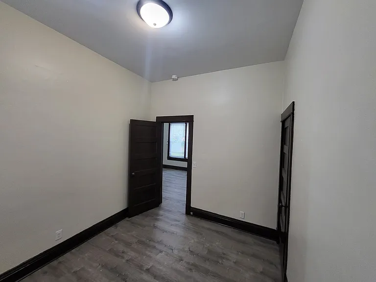 1501 Vinton St — Photo 4