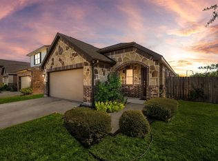 6881 Dogwood Cliff Ln, Dickinson, TX 77539