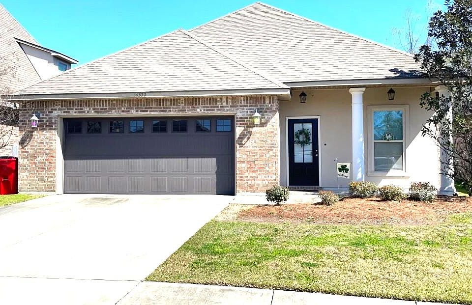 Well maintained with great curb appeal.