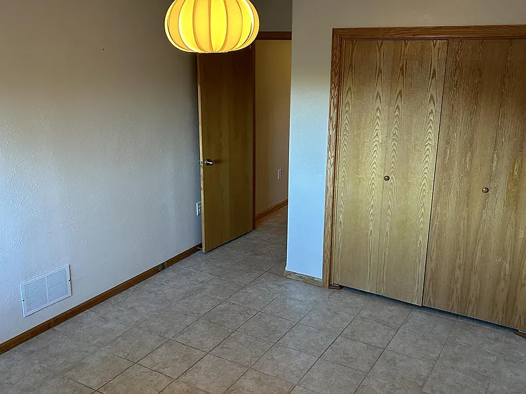 3240 E Capitol Ave — Photo 29