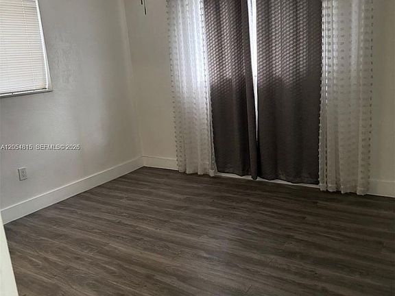 5th image of 502 NE 163rd St