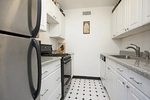 Sold by BLU Real Estate | media 8