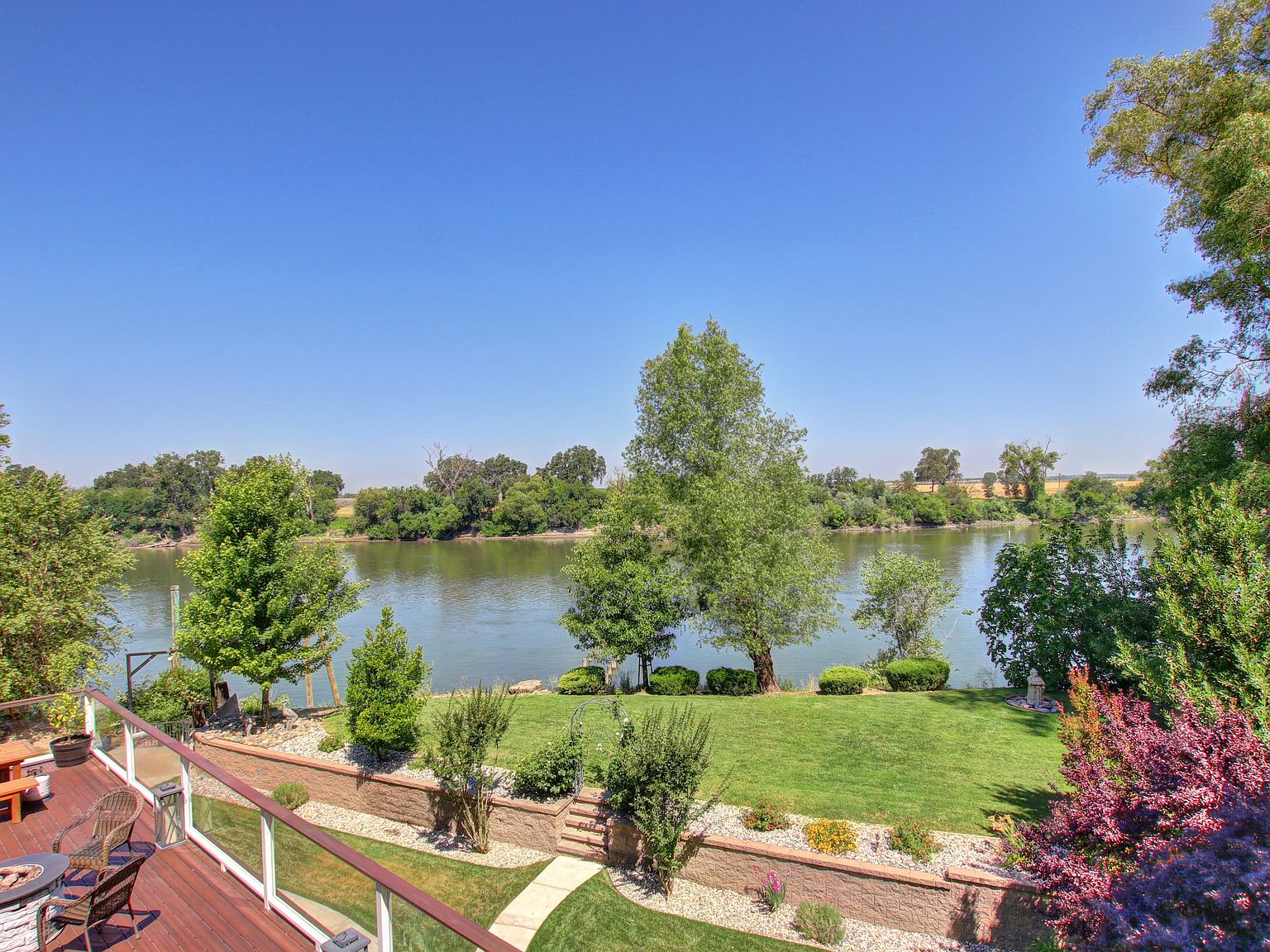 8b3e3f10e8b24442e077c50f1e3e81