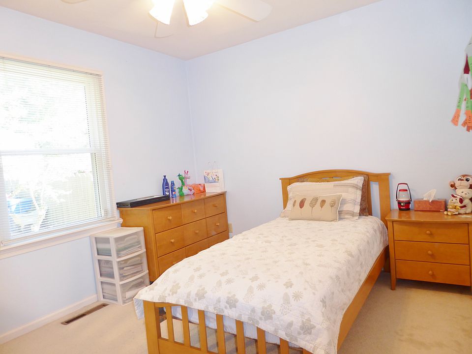 2nd image of 1356 Sir Richard Rd