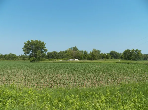 Hawthorne Dr #3, Pulaski, WI 54162