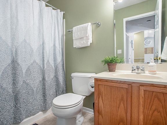 5th image of 7068 Venice Dr