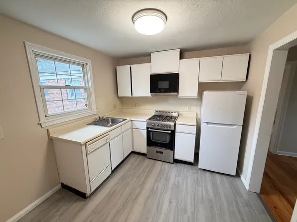 57 Colony Rd APT 2B, West Springfield, MA 01089