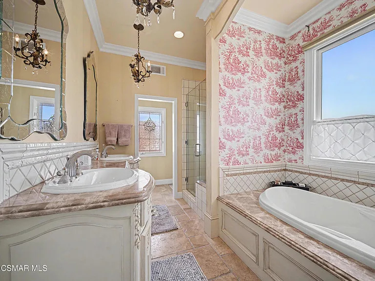 520 Ravensbury St — Photo 28