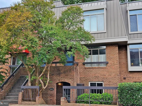640 15th St S #A, Arlington, VA 22202