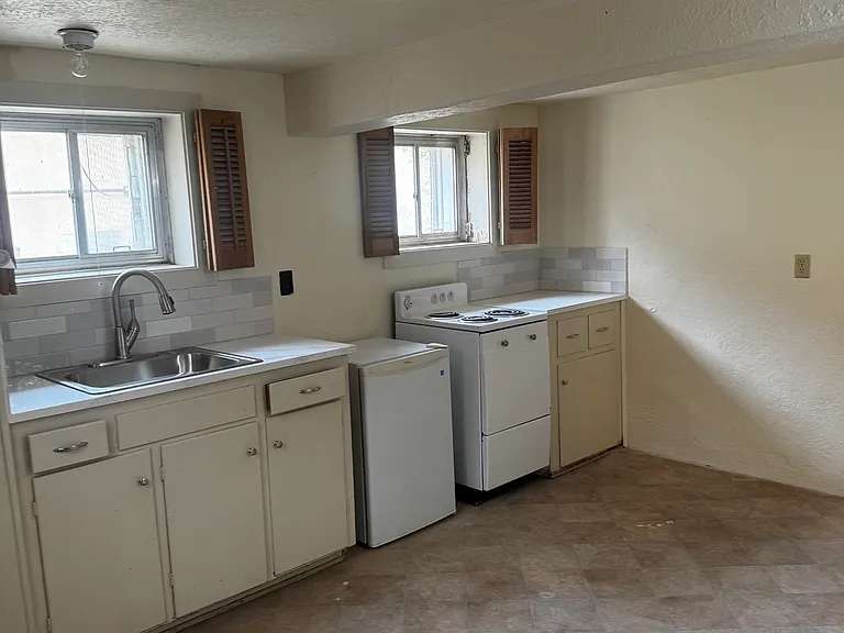 317 Dartmouth Dr SE — Photo 9