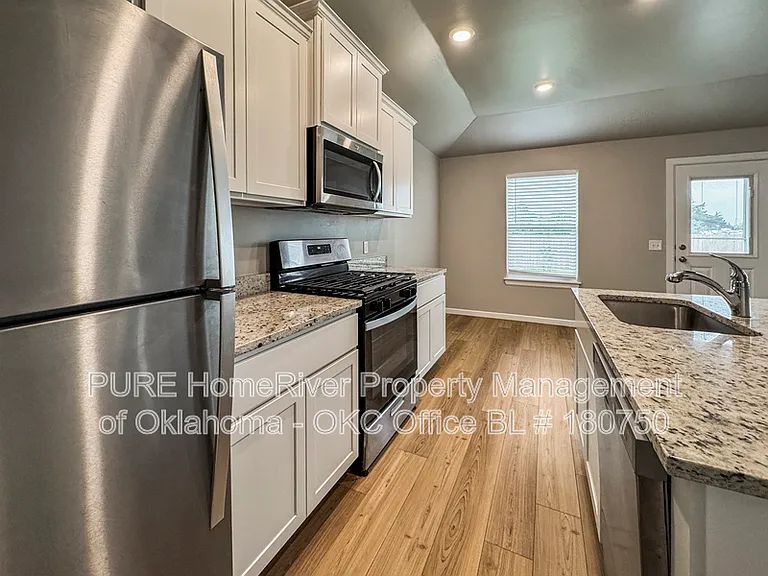 2516 Rosewood Ln — Photo 5