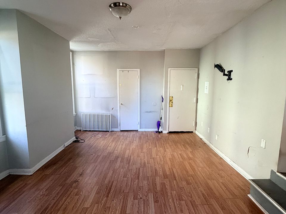 2nd image of 104 Sherman Ave APT 4