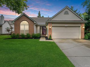1371 Clearview, Waterford, MI