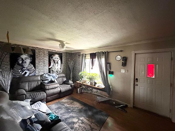 3rd image of 1249 Evergreen Rd