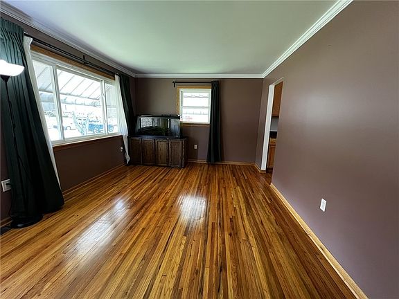 3rd image of 2406 Marion St