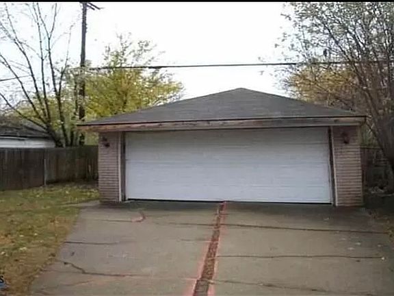 4th image of 16216 Tacoma St