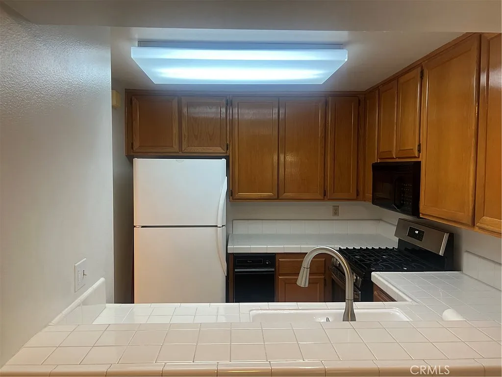 2 bed, 2.0 bath, 1087 sqft, $2,900 — Photo 4