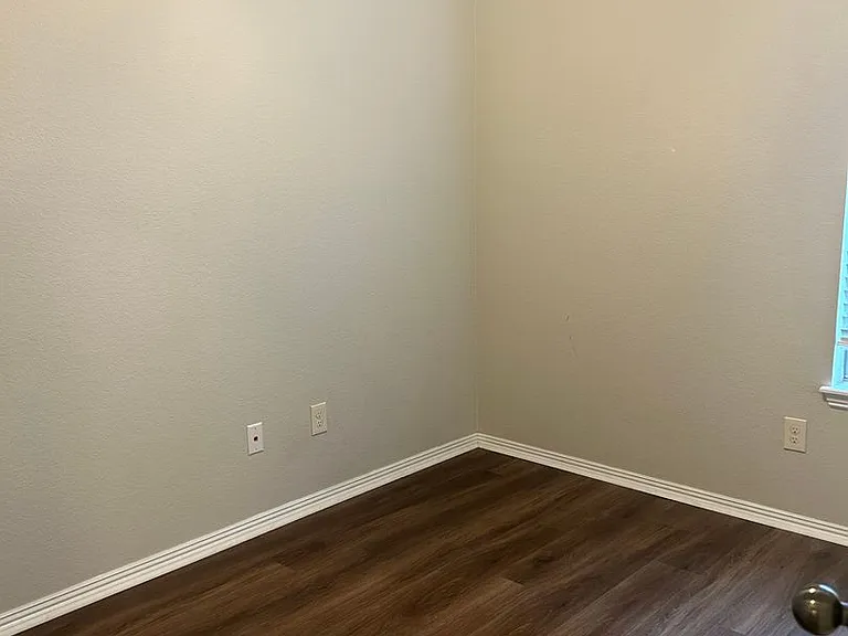 2670 N Valencia Ave — Photo 8