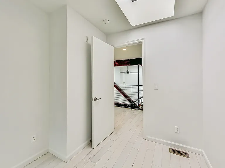 674 23rd St — Photo 23