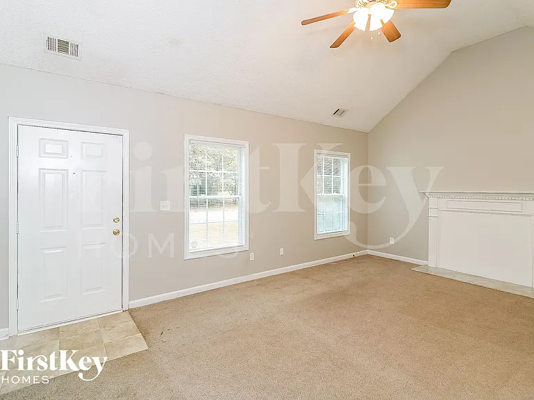 6013 Radford Dr — Photo 2