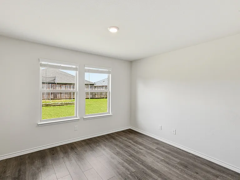 415 Boston Rd — Photo 25