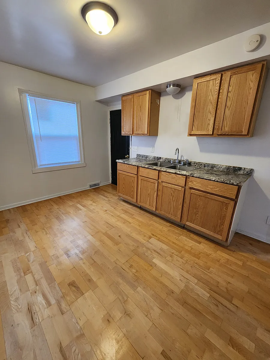 Building Photo - 4403 W Capitol Dr #1