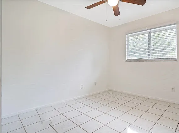 4751 Beacon St — Photo 29