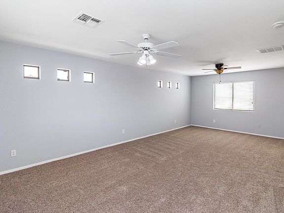 4th image of 2852 N Taylor Ln