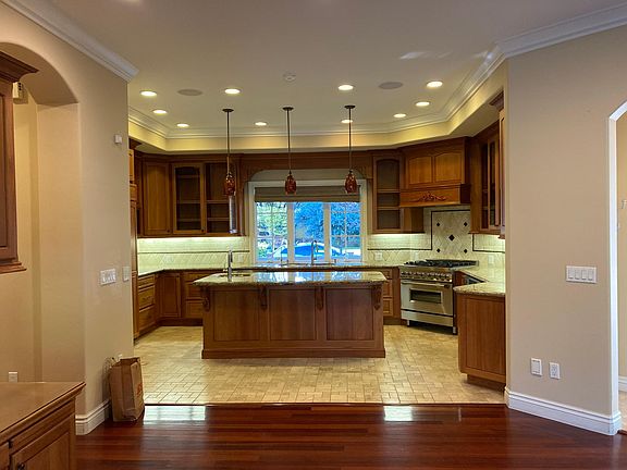 4th image of 1683 Laurelwood Dr