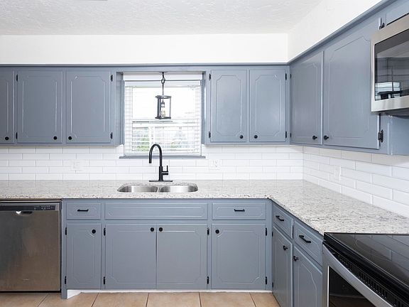 4th image of 505 SW 70th St