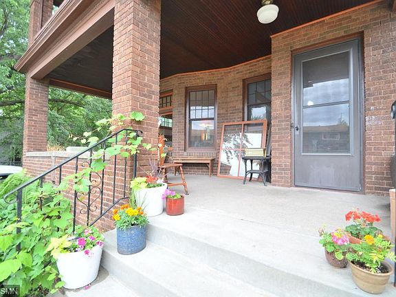 3rd image of 304 Stinson St W