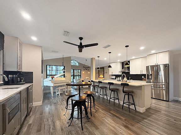 5th image of 240 Sherwood Forest Drive