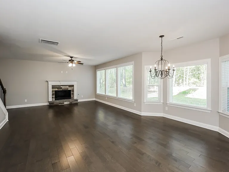 102 Peyton Ct — Photo 6