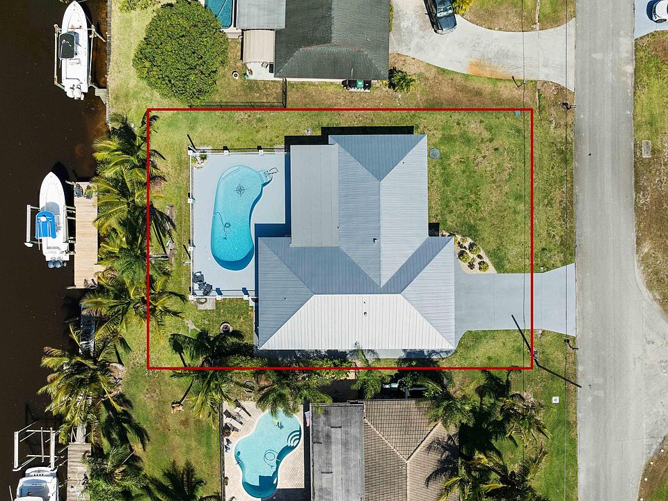 1st image of 641 SE Whitmore Drive