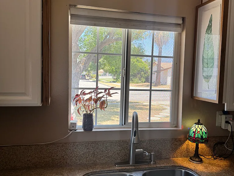 422 W Gaillard St — Photo 4
