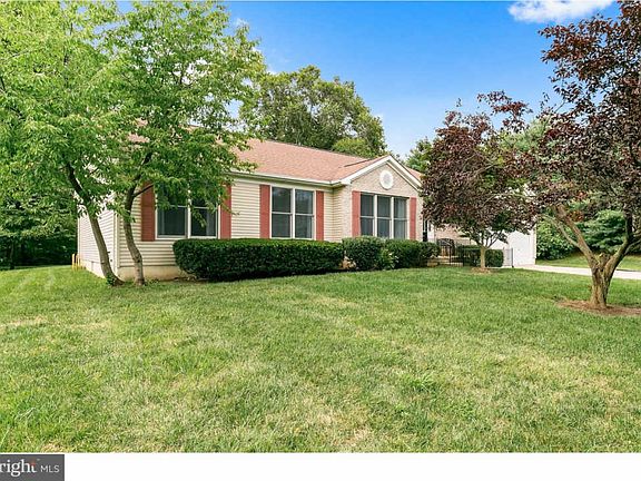3rd image of 100 Cynthia Ct