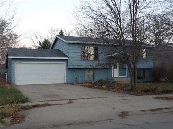 715 3rd St, Onawa, IA 51040