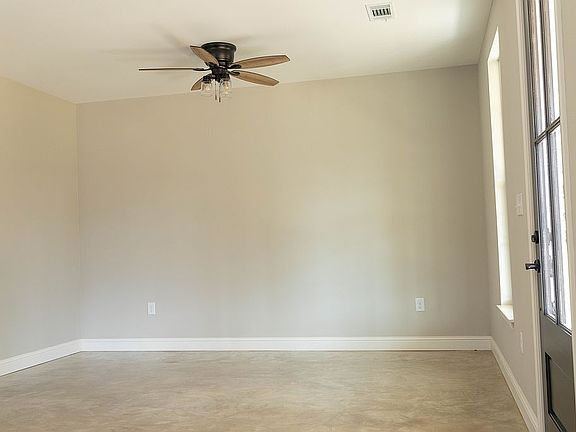 5th image of 1001 Crystal Dr