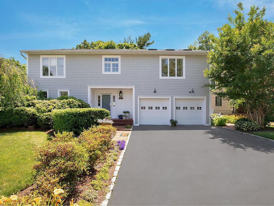 1st image of 28 Oak Point Dr W