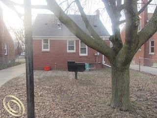 2nd image of 1840 N Denwood St