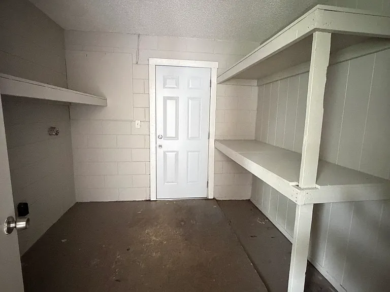 2906 Winfield St — Photo 4